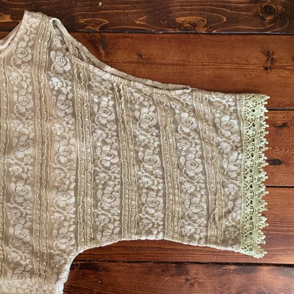 Women's A'Reve Soft Lace Open Cold Shoulder Batwing Sleeve Medium Blouse GUC - Picture 10 of 13